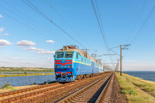 Zaporozhye Ukrajna 2021 Nyara Egy Gyönyörű Okos Elektromos Mozdony Chs7 — Stock Fotó