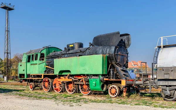 Jaworzyna Slaska, Polonya - 2020 Sonbaharı: Eski bir buharlı lokomotif TK-148 yerel demiryolu müzesi bölgesinde yer almaktadır. Lokomotifin önünde. Polonya Demiryolu