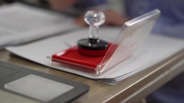 Kontratı imzala, imzala ve imzala..