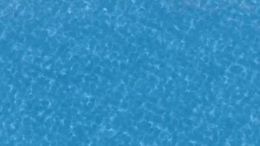 Temiz okyanus yüzeyi dalgalanması