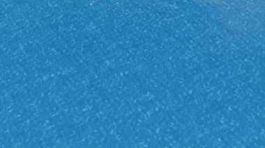 Temiz okyanus gölü yüzeyi