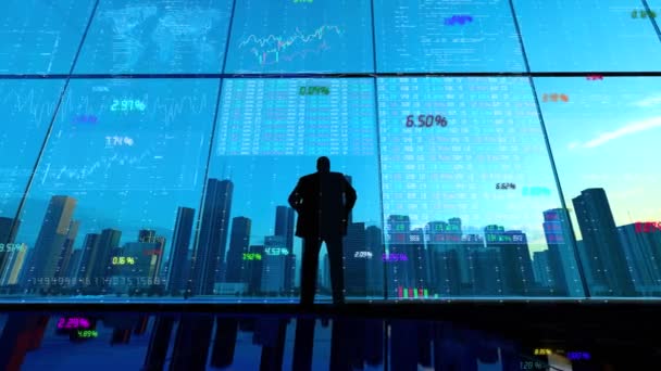 ビジネスマンは株式市場の取引所の窓の前に立ち — ストック動画