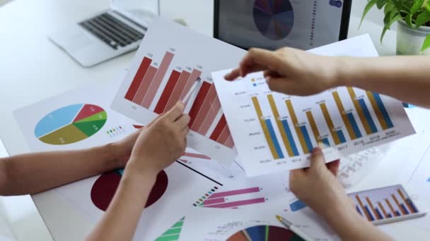 Financial Team Meets Discuss Analyze Financial Report Data Chart — Stock Video