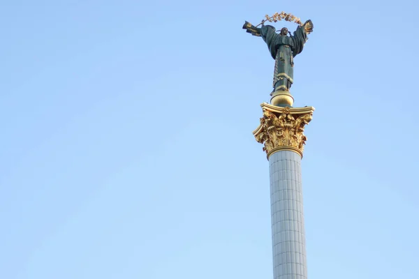 Pomnik Dachu Budynku Kijowie Ukraina — Zdjęcie stockowe