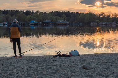 Gölde balık tutmak