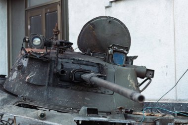 Rusya ve Ukrayna arasındaki savaş. Savaşın sonuçları, Rus ordusunun harap edilmiş askeri teçhizatı. Askeri teçhizat kalıntıları. Yakın plan.