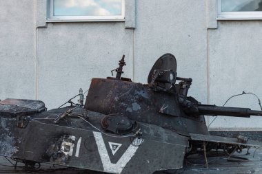 Rusya ve Ukrayna arasındaki savaş. Savaşın sonuçları, Rus ordusunun harap edilmiş askeri teçhizatı. Askeri teçhizat kalıntıları. Yakın plan.