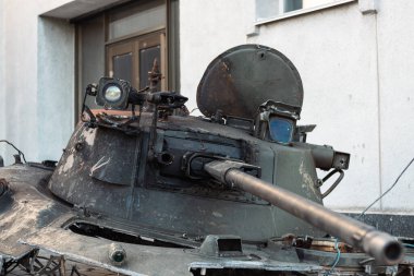 Rusya ve Ukrayna arasındaki savaş. Savaşın sonuçları, Rus ordusunun harap edilmiş askeri teçhizatı. Askeri teçhizat kalıntıları. Yakın plan.