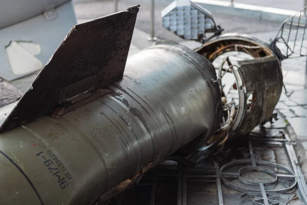 Rusya ve Ukrayna arasındaki savaş. Savaşın sonuçları, Rus ordusunun harap edilmiş askeri teçhizatı. Askeri teçhizat kalıntıları. Yakın plan.