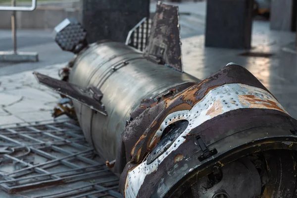 Rusya ve Ukrayna arasındaki savaş. Savaşın sonuçları, Rus ordusunun harap edilmiş askeri teçhizatı. Askeri teçhizat kalıntıları. Yakın plan.