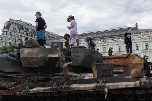 Kyiv Ucraina Giugno 2022 Serbatoio Distrutto Bruciato Del Russo Kiev — Foto Stock