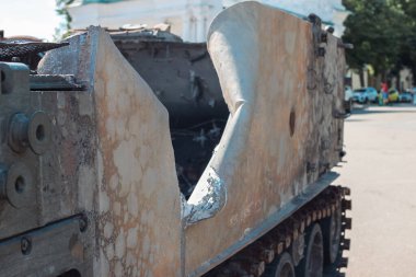 Ukrayna 'da savaş. Kyiv 'deki Rus tankları ve diğer askeri teçhizat imha edildi ve yakıldı..