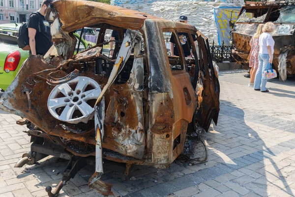 View Burnt Civilian Car Rusty Car Doors Stop War Rusty — Foto de Stock