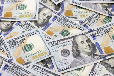 Yüz dolarlık banknotların dokusu. arka plan 100 dolarlık faturalar.