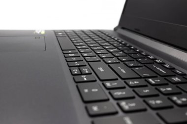 Siyah dizüstü bilgisayar klavyesi. Dizüstü bilgisayardaki düğmeler.