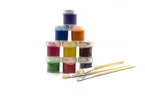 Resimler için suluboya boya ve fırça seti. Seçici odaklanma. Çizim için bir dizi boya.
