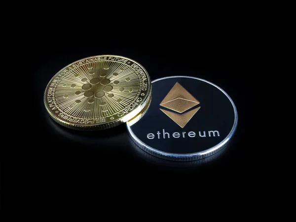 Κρυπτονόμισμα Eth Αργυρό Νόμισμα Ethereum Απομονωμένο Μαύρο Φόντο Κέρμα Cardano — Φωτογραφία Αρχείου