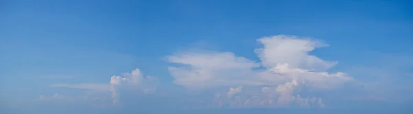 東海岸のパノラマスカイと雲 チャラサビーチの空 ソンクラ — ストック写真