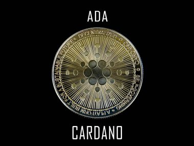İzole edilmiş siyah arka planda CARDANO (ADA) madeni para. Para kripto para birimini kavramsal kabul et.