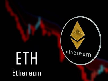 Ethereum - İzole edilmiş siyah arka planda ETH madeni para. Madeni para. Şifreli para alım satım şeması olan ETH madeni para.