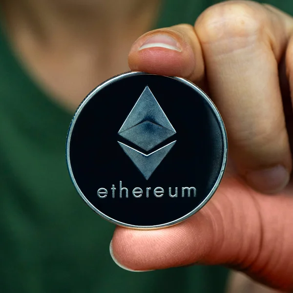 배경에 Etherum Eth 콘셉트 동전을 암호화 화폐를 디지털 — 스톡 사진