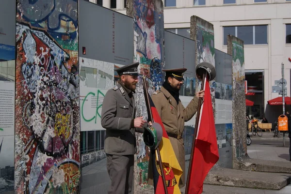 Alman askerleri Charlie Point Berlin