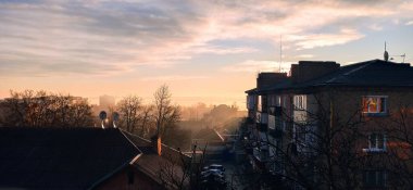 Şehrin üzerinde güzel bir gün batımı