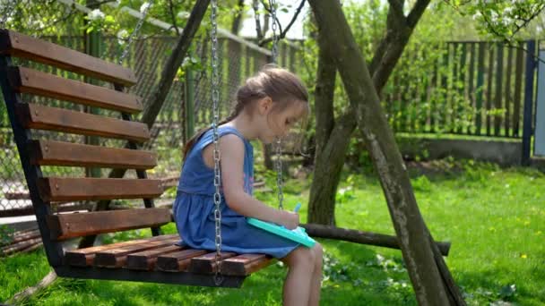 Beautiful Little Girl Learning Draw While Sitting Swing Sunny Day — Wideo stockowe