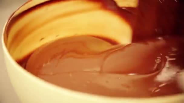 Fábrica Chocolate Cómo Hace Chocolate Artesanal Chocolate Caliente Vierte Desde — Vídeos de Stock