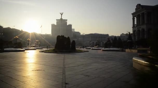 Soluppgången Över Maidan Kiev Gryningen Över Ärkeängeln Mikaels Monument Ukrainas — Stockvideo