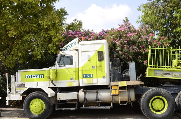 Kamyon ve Ulaştırma Müzesi. Ramla Israel Haziran 2022 Autocar DC66 1984. Dev bir vintage kamyon. Gerçek bir Amerikan kamyonu. ABD yapımı.