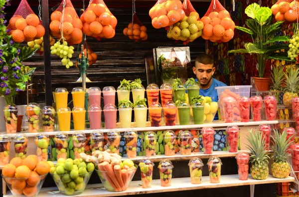 Banquetas Briht Frente Barraca Suco Frutas Coloridas Carmel Market Tel — Fotografia de Stock