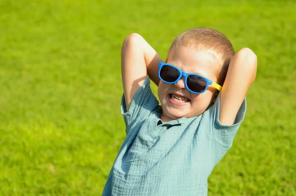 Portrait Five Year Old Boy Black Sunglasses Green Lawn Child — Stok fotoğraf