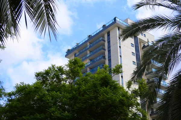 Beautiful Residential Building Surrounded Garden Modern Housing Israel High Rise — Stockfoto