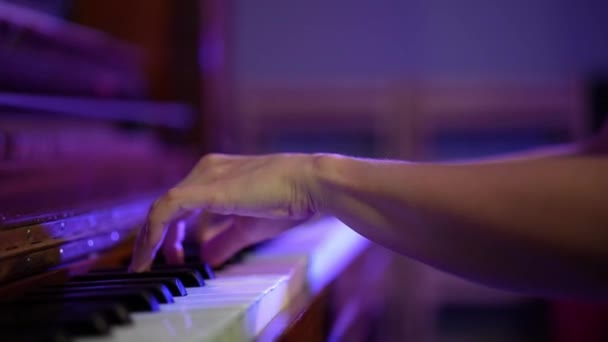 Woman Professional Pianist Hands Playing Wooden Old Grand Piano Close — Vídeos de Stock