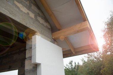 Evin poliköpükle izolasyonu.