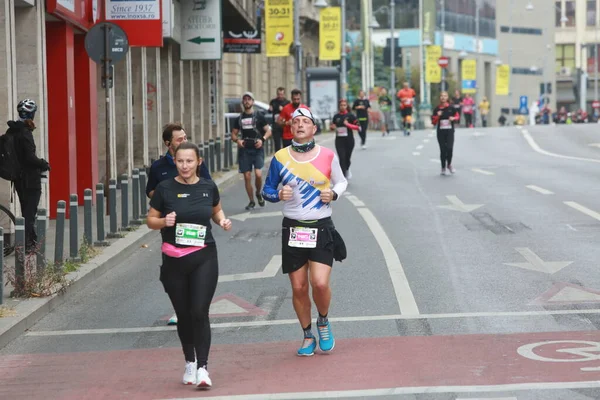 ルーマニアのブカレスト発 2021年10月31日 ブカレストマラソンで選手たちが競い合う — ストック写真