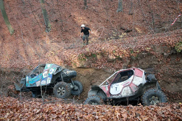 Sarata Monteoru Rumänien November 2021 Ein Geländewagen Einer Schlucht Nimmt — Stockfoto