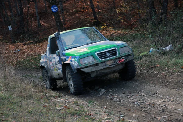 Sarata Monteoru Rumänien November 2021 Ein Geländewagen Einer Schlucht Nimmt — Stockfoto