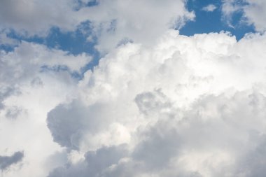 Gri beyaz Cumulonimbus Fırtınalı Bulutlar