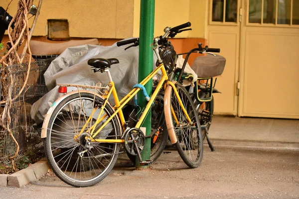 Bicicleta Estacionada Bucarest Romania — Foto de Stock