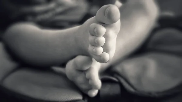 Black White Style Newborn Feet Sitting Chair Neutral Background — Stock Photo, Image