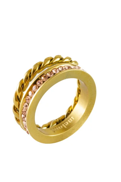 一个结结巴巴的闪闪发光的双金戒指的特写镜头 上面有白色背景上孤立的锆石 漂亮的情人节礼物 — 图库照片