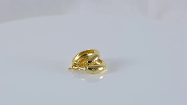 Golden Rotating Sparkling Earrings Zircons Isolated White Background — Stock Video