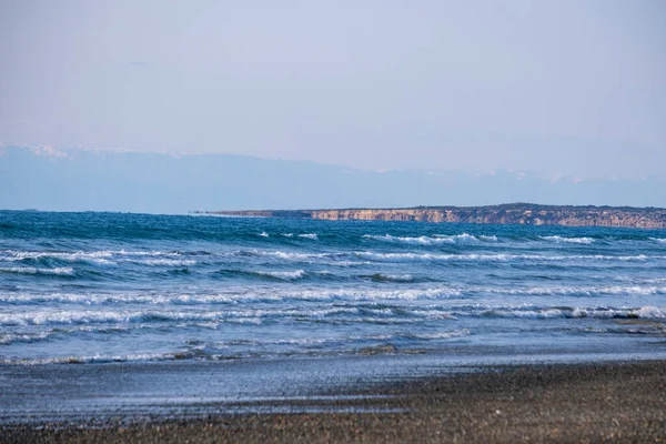 Des Vagues Mer Orageuses Ont Frappé Une Plage Sable Fin — Photo