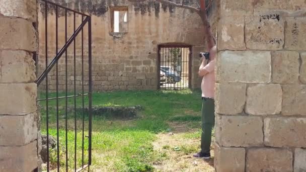 塞浦路斯旧法马古斯塔城墙内一座教堂的中世纪废墟的入口 — 图库视频影像
