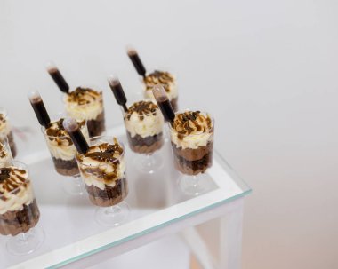 Kekler ve tatlılar ile tablo