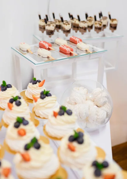 Table with cakes and desserts — Stock Photo, Image