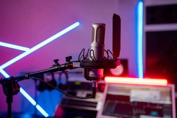 Studio microphone in a recording studio with neon light — Zdjęcie stockowe