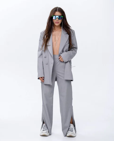 Beautiful Caucasian Brunette Girl Stylish Glasses Gray Fashion Suit Posing — Stok fotoğraf
